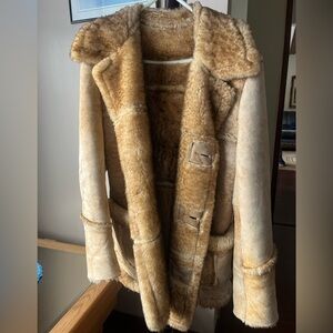 Vintage Sheepskin Coat – Authentic 80s Shearling, Hardly Worn